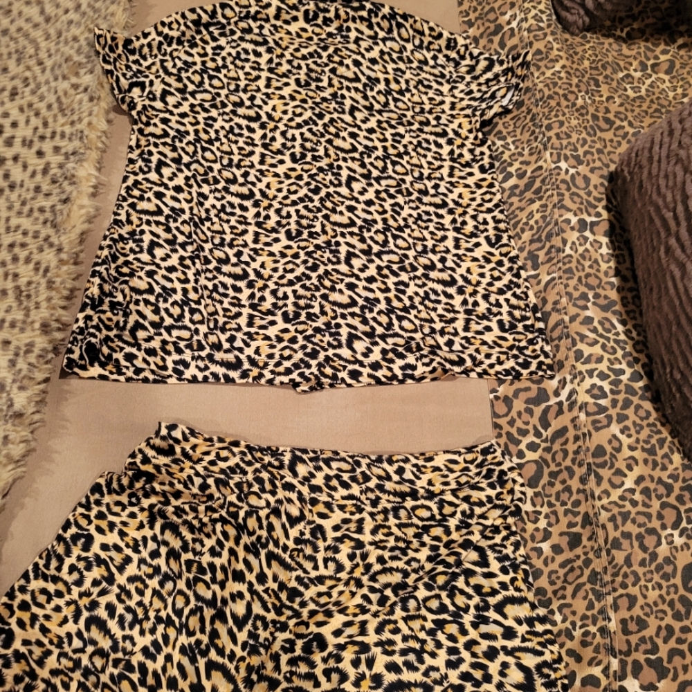 2 piece leopard pajamas